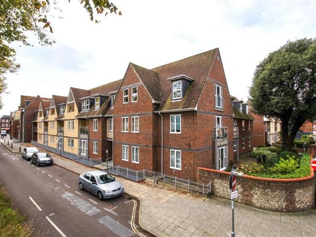Shippam Street, Chichester, PO19 3 bed flat to rent £1,550 pcm £358 pw