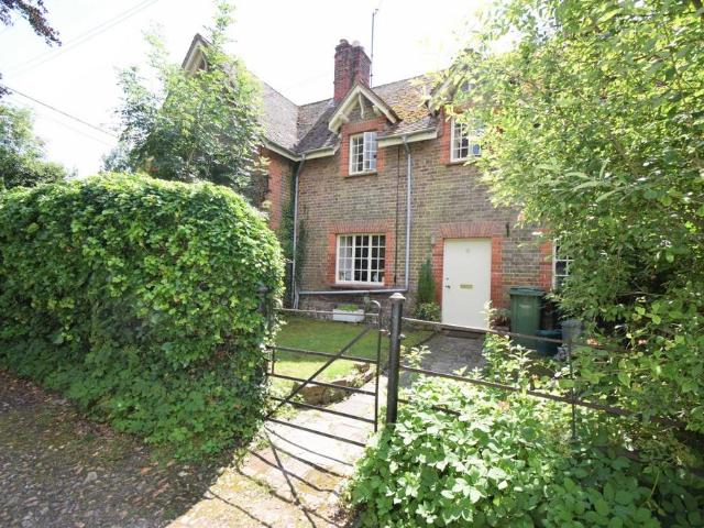 Shirburn, Oxfordshire 2 bed cottage to rent £1,650 pcm £381 pw