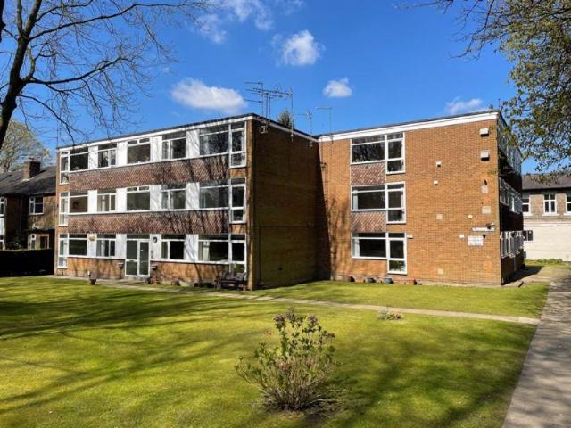 Shire Oak Road, Leeds 1 bed flat to rent £750 pcm £173 pw