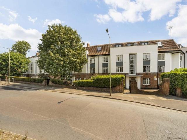 Shirehall Lane, London NW4 2 bed flat to rent £1,950 pcm £450 pw