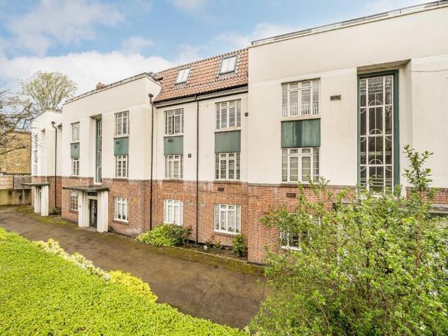 Shirehall Lane, London NW4 2 bed flat to rent £1,900 pcm £438 pw