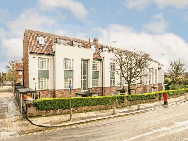 Shirehall Lane, London NW4, 2 bed flat to rent, £1,900 pcm | PrimeLocation