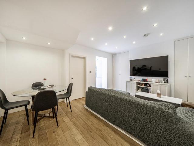 Shirland Road Maida Vale W9 2 bed apartment to rent £3,300 pcm £762 pw