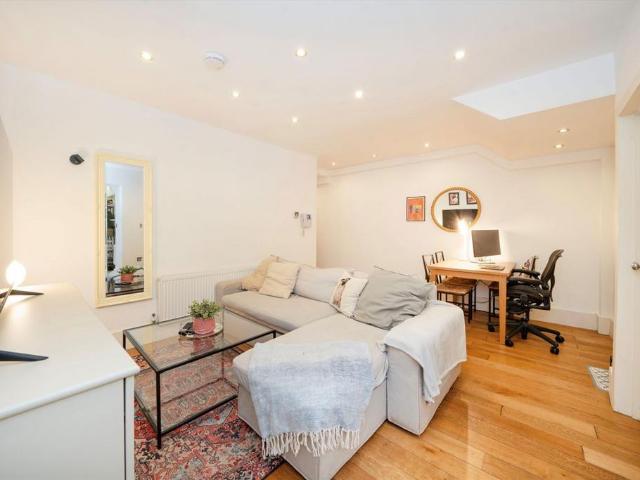 Shirland Road, Maida Vale W9 2 bed flat to rent £3,300 pcm £762 pw