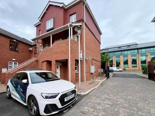 Shirley, Old Hall Gardens, Solihull, 2 Bedroom Flat