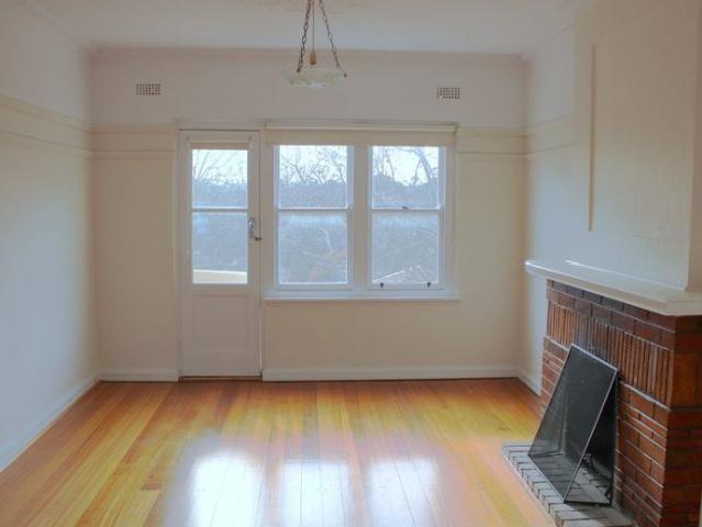 SHIRLEY COURT CHARMING ART DECO TWO BEDROOM APARTMENT WITH VIEWS TO TRAVANCORE PARK