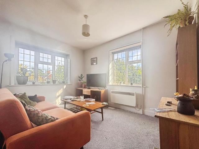 Shirley Drive, BN14 3 bed flat to rent £1,375 pcm £317 pw