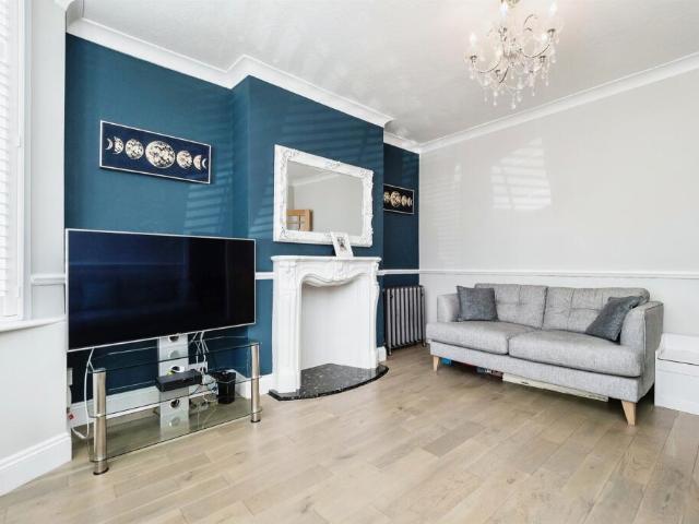 Shirley Gardens, Barking IG11 3 bed terraced house to rent £2,500 pcm £577 pw