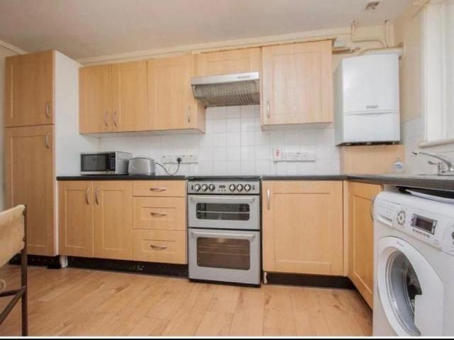 Shirley Road, London E15, 3 bed flat to rent, £2,500 pcm | PrimeLocation