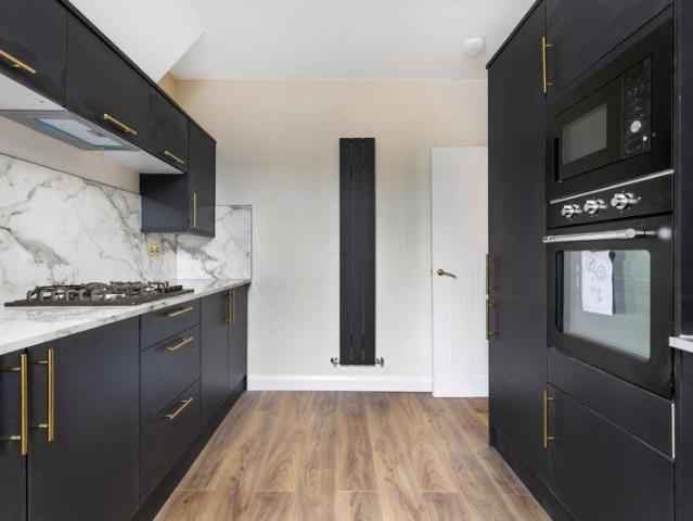 Shirley Road, Stratford, London, E15 1 bed apartment to rent £1,600 pcm £369 pw
