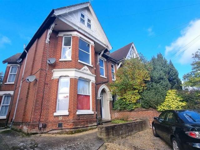 Shirley 1 bed flat to rent £875 pcm £202 pw