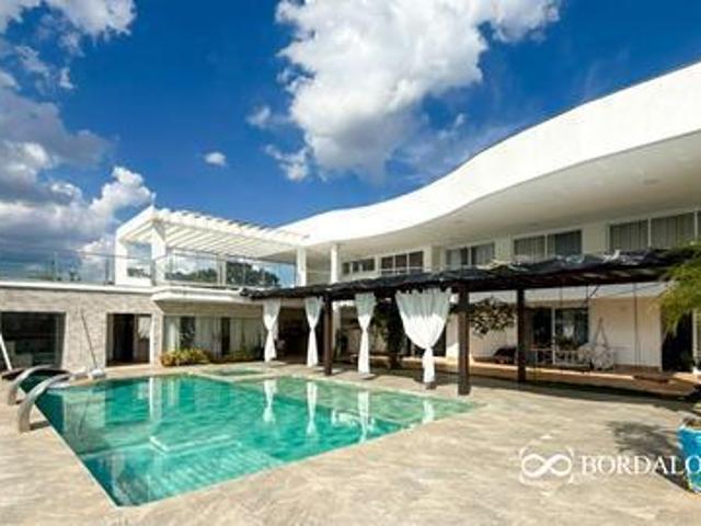 SHIS QI 25 Casa com 2 andar com 5 Quartos bem Distribuida Lazer Completo Perpendicular