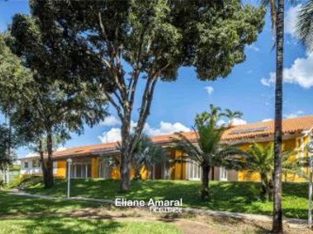 SHIS QI 5 “Uma casa onde a arquitetura encontra a arte de Athos Bulcão.”