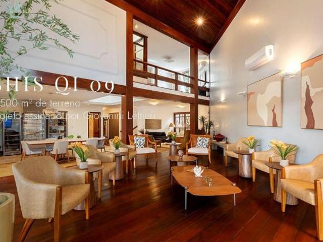 SHIS QI 9 Casa assinada por Giovanini Lettieri, piscina aquecida, sauna e quadra de esportes