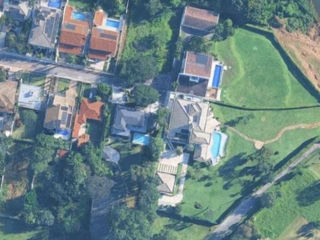 SHIS QL 14 – CASA PARA DEMOLIR LOTE DE 633m² + 1.400 ÁREA VERDE