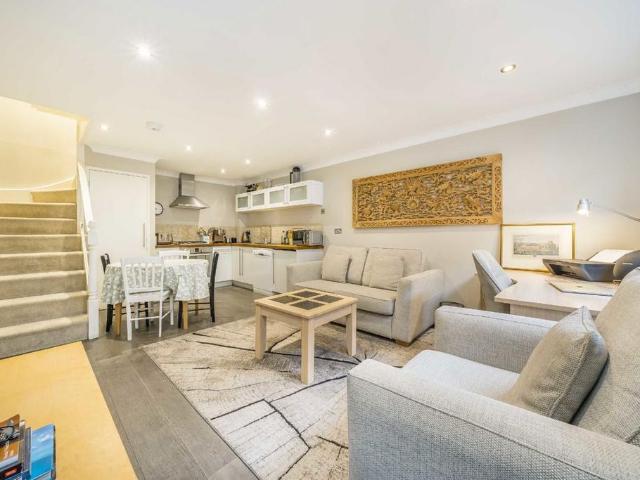 Shrewsbury Mews, London W2 2 bed house to rent £3,445 pcm £795 pw
