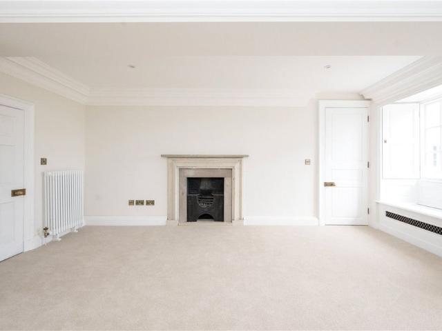 Shrewsbury is a beautifully presented two bedroomed apartment positioned on the second floor, with access via the only remaining original staircase or via the property’s private lift