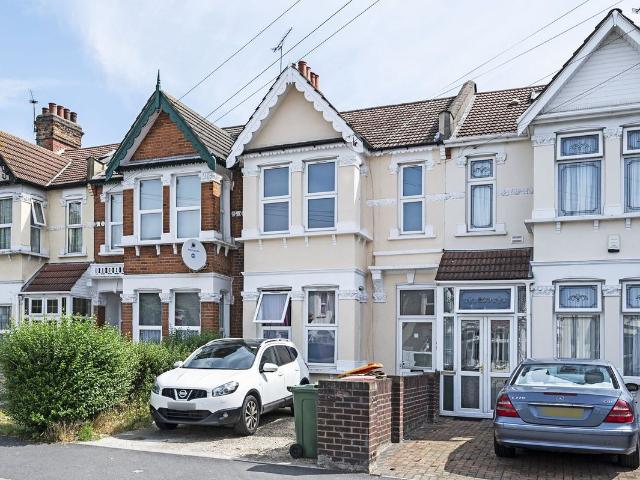 Shrewsbury Road, Forest Gate, London E7, 3 bed flat to rent, £2,500 pcm | PrimeLocation