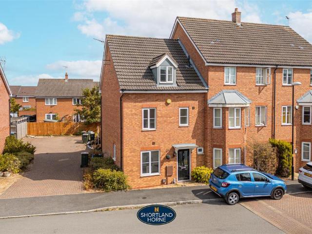 Shropshire Drive, Coventry CV3 4 bed semi detached house to rent £1,300 pcm £300 pw
