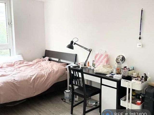 Shuters Square, London, W14 3 bed flat to rent £3,450 pcm £796 pw