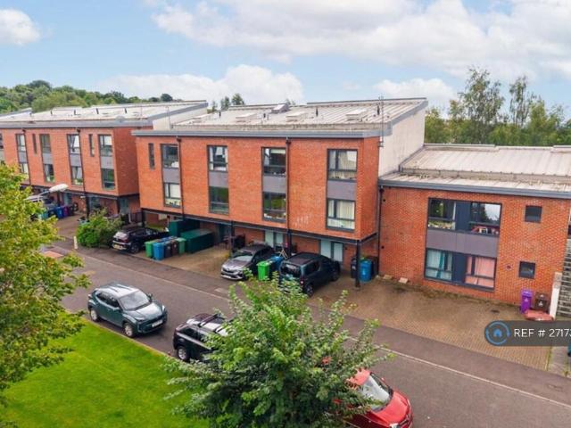 Shuna Crescent, Glasgow, G20 3 bed terraced house to rent £1,950 pcm £450 pw