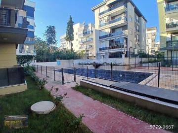 Kızıltoprak, Muratpaşa - Uüzme havuzu, Otopark