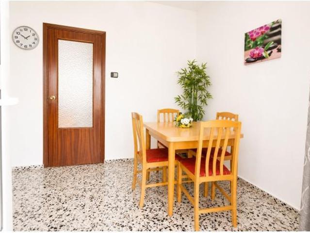 Si te gusta vivir en plena huerta, esta vivienda es para ti