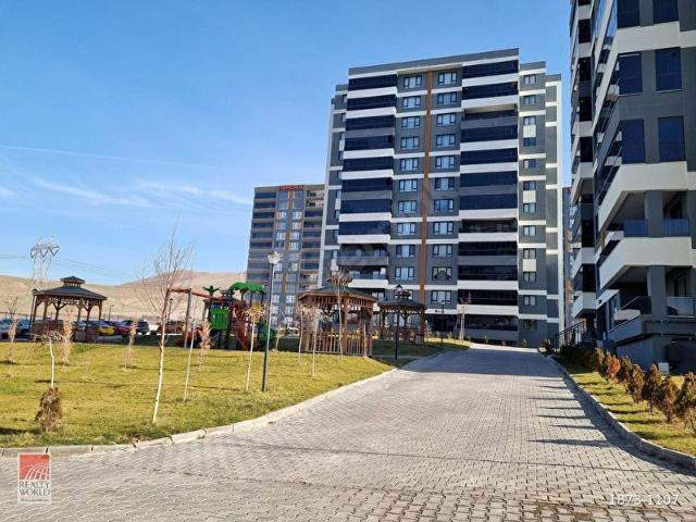 SİTE İÇİNDE ARA KAT SIFIR 4+1 PEYZAJ MANZARALI METRO'ya YAKIN