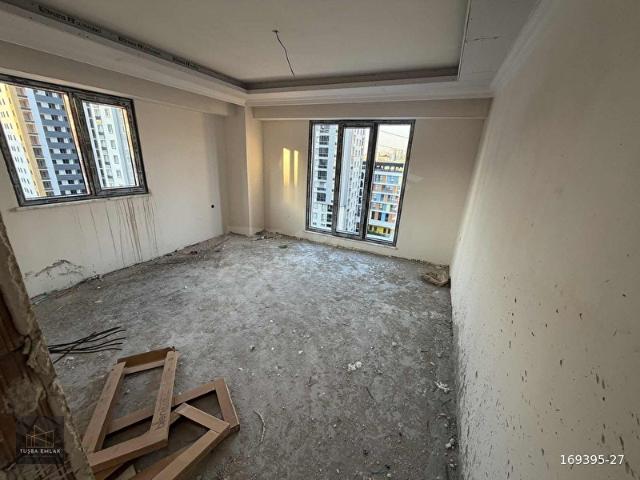 SİTEDE METROYA KOMŞU 3+1 EBEVEYN BANYOLU KÖŞE BAŞI SATILIK DAİRE