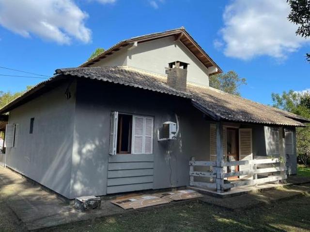 Sítio com duas casas de ótimo padrão