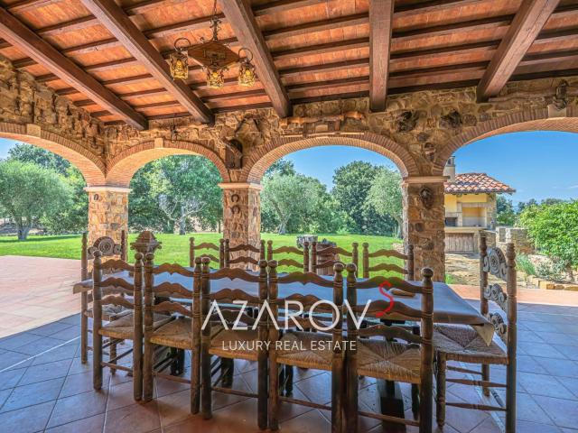 Si vende una residenza privata con vista panoramica sulla To. 190m² Manciano