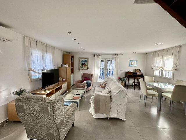 Si busca mucho espacio interior y exterior, esta propiedad e. 157m² Dénia