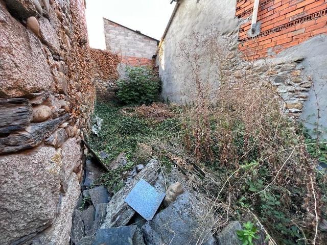 SI BUSCAS UNA CASA ECONOMICA. Casa de piedra para reformar totalmente en Almazcara