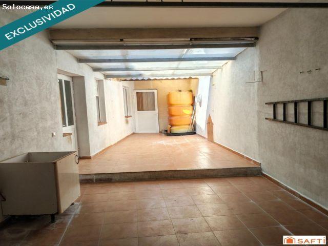 Si buscas una vivienda unifamiliar en pleno centro, con garaje, patio y amplitud, no dejes pasar est