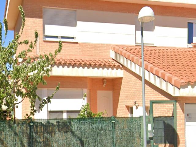 Si estás buscando una oportunidad de inversión estable y segura, esta vivienda actualmente alquilada representa una excelente opción