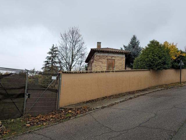 Si estás buscando una oportunidad de inversión estable y segura, esta vivienda actualmente alquilada representa una excelente opción