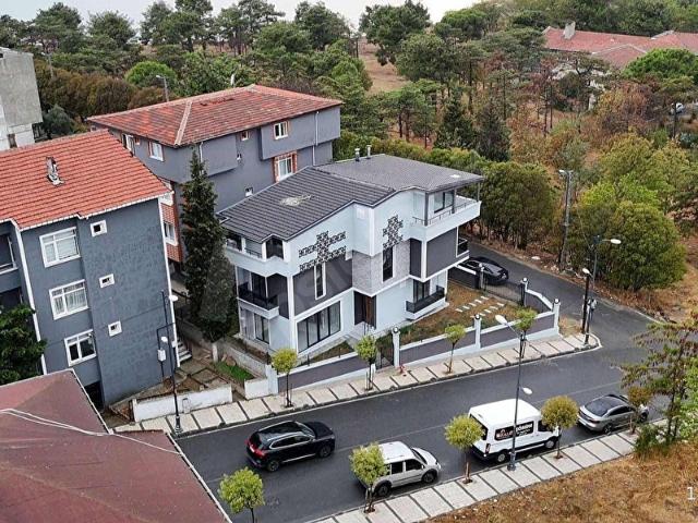 SİLİVİRİ FATİH MAHALLESİ SATILIK 8+2 LÜKS VİLLA