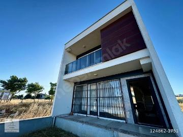 SİLİVRİDE SATILIK 3+1 GENİŞ BAHÇELİ FIRSAT VİLLA