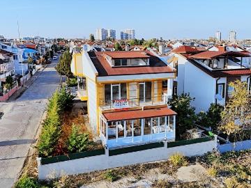 SİLİVRİ KLASİS BÖLGESİNDE SATILIK MÜSTAKİL VİLLA 5+1*FIRSAT