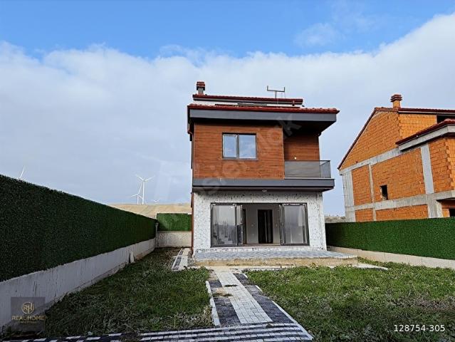 SİLİVRİ ORTAKÖY'DE SİTE İÇİNDE 2.5 KATLI SATILIK ÖZEL VİLLA