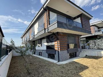 SİLİVRİ SELİMPAŞA DA SATILIK 7+1 VİLLA