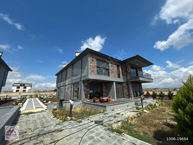SİLİVRİ SELİMPAŞA'DA 7+1 DENİZ MANZARALI 4 VİLLALIK SİTE