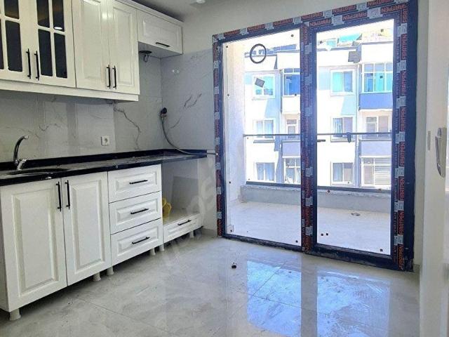 SİLİVRİ PAZARİÇİNDE SATILIK, 3+1,130 M2,SIFIR DAİRE 7.500.000