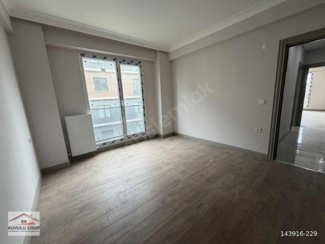 SİLİVRİ YENİ MAHALLEDE SATILIK ARAKAT 2+1 KAPALI OTOPARKLI DAİRE