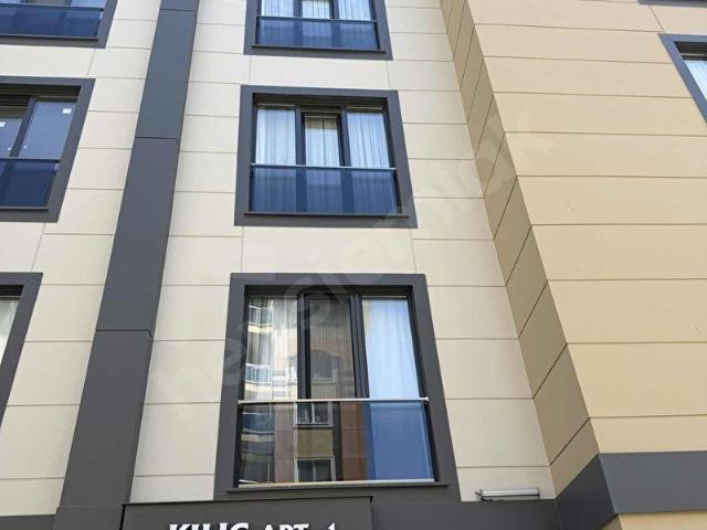 SİLİVRİ YENİ MAHALLEDE SATILIK ARAKAT DAİRE 2+1 EBEVEYN BANYOLU