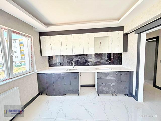 SİNERJİ'DEN CADDE CEPHELİ KULLANIŞLI 2+1 FIRSAT KONUM HARİKASI