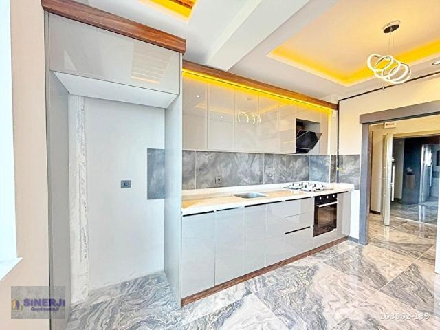 SİNERJİDEN KATTA YERDEN ISTMALI CAM BALKONLU FULL+FULL 2+1 DAİRE