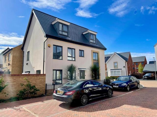 Simford Way, Whitehouse Park 5 bed detached house to rent £2,500 pcm £577 pw