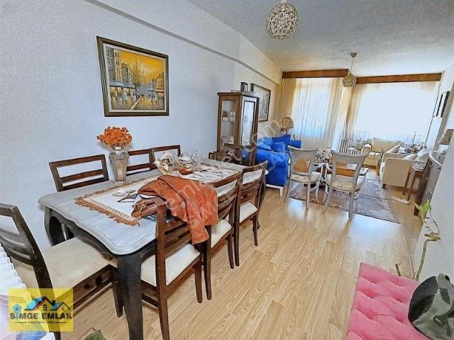 Simge Emlak Göztepe 'ye Yakın Mithatpaşa Cad. Üzeri Satılık Dair