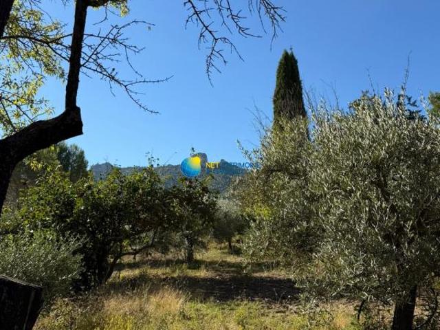 SIMIANE COLLONGUE PROPRIÉTÉ DE PLUS DE 200 M² SUR PRÈS D